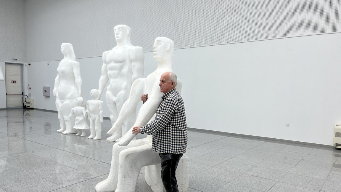 Скулпторът е използвал през живота си всякакви материали — дори тор.