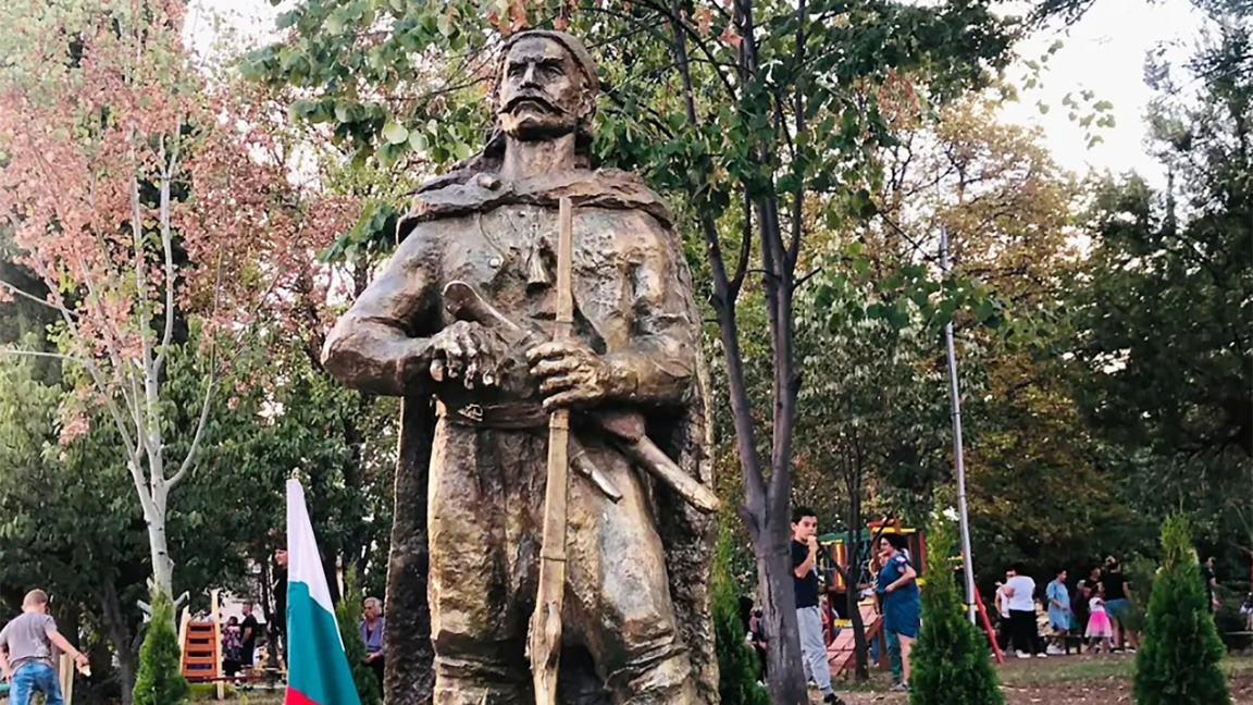 Denkmal für Strachil Wojwoda in der Stadt Wetren