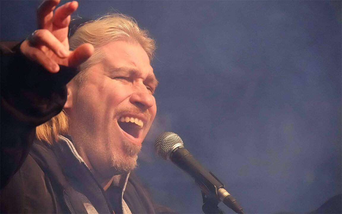 Οι μουσικοί από το Τάνγκρα με νέα εκδοχή του τραγουδιού "Η πόλη μας"