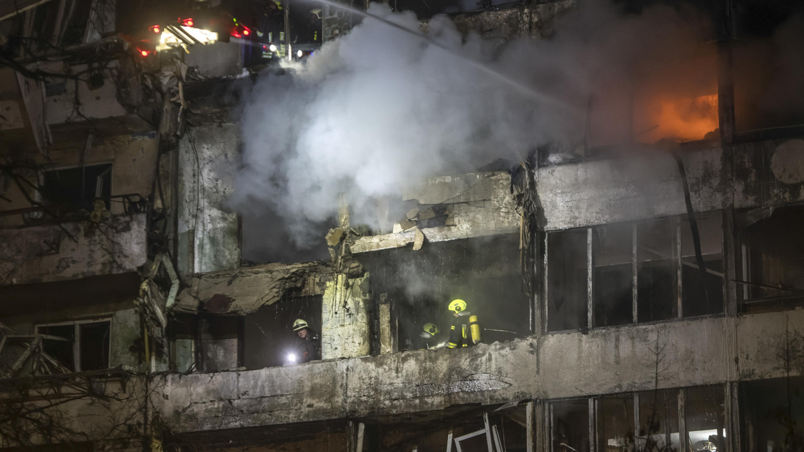 Поразена при руска атака 9-етажна сграда в столицата на Украйна Киев, 25 ноември 2025 г.