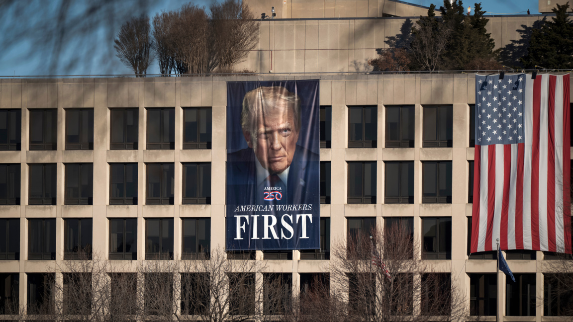 Тръмп е забогатял с около 2,7 млрд. долара за първата година на втория мандат