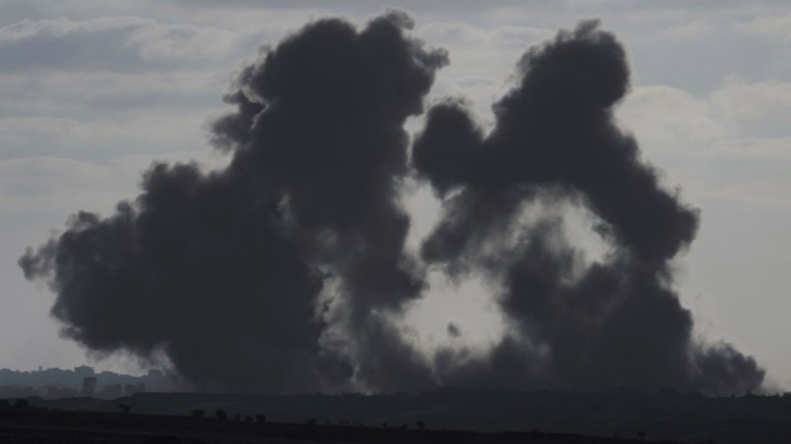 Дим се издига над ивицата Газа след израелски бомбардировки, 14 юли 2025 г.