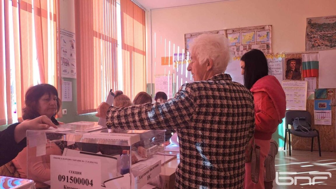 Десетки коли с турска регистрация по пътя между Крумовград и Момчилград, изборният процес в община Крумовград протече спокойно