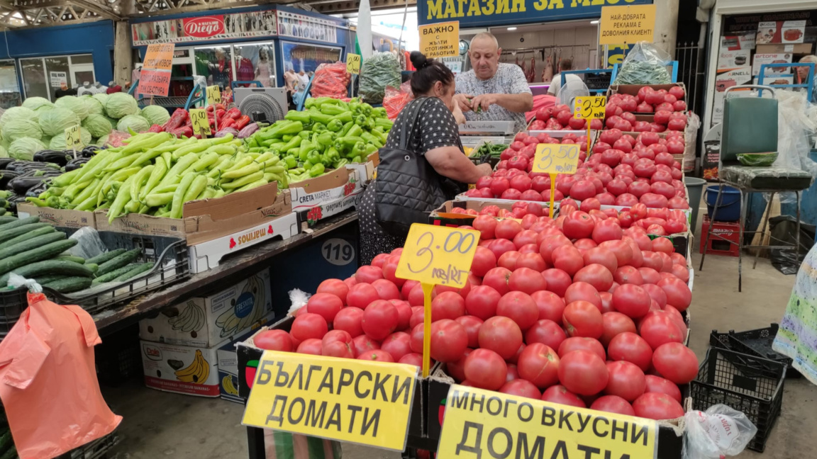 Цените на храните леко нагоре, зелето поевтинява рязко