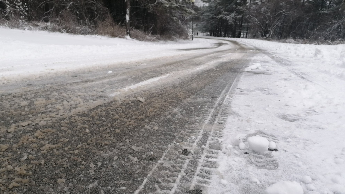 заснежени пътища