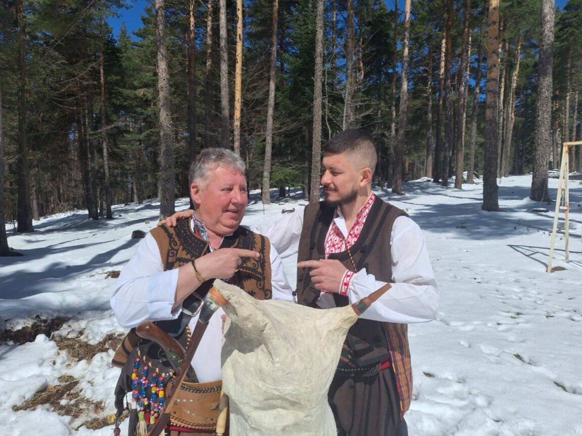 Песен за бай Дафо създадоха Христо Коритаров и Даниел Караасенов