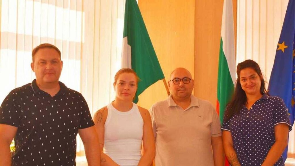 Güreşçi Fatme Şaban’a sportif başarılarından dolayı para ödülü
