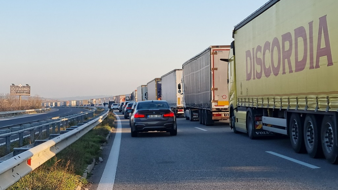 Trafic intense de poids lourds vers la Turquie