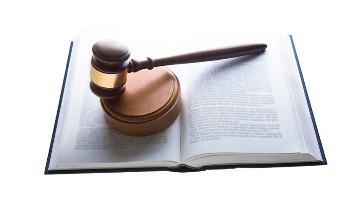 При наследяване по закон низходящите изключват възходящите