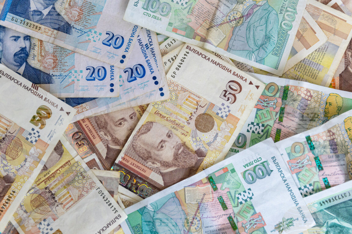 ЧСИ ограмотяват ученици как да не влизат в дългова спирала