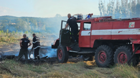 Голям пожар е избухнал край хасковското село Зорница