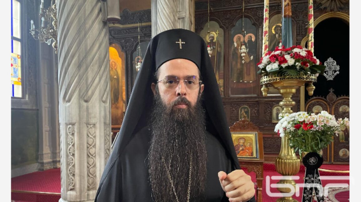 Сливенският митрополит Арсений забрани икони да участват в нестинарски игри