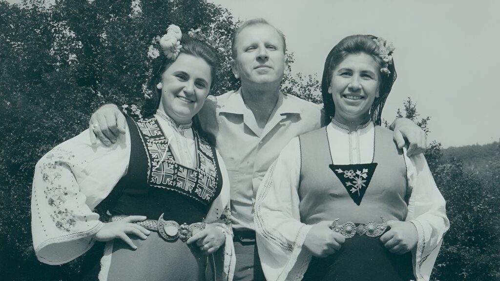 Yanka Taneva with folk singer Nadka Karadzhova and accordionist Ivan Kirev at the National Folklore Festival in Koprivshtitsa, wearing traditional Thracian costumes, 1971