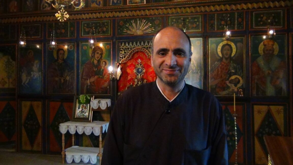 Отец Стоил от храма "Света Неделя" в Ракитово