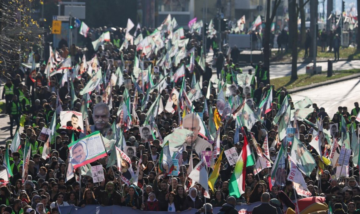 Хиляди кюрди протестираха в Германия за освобождаването на Абдуллах Йоджалан
