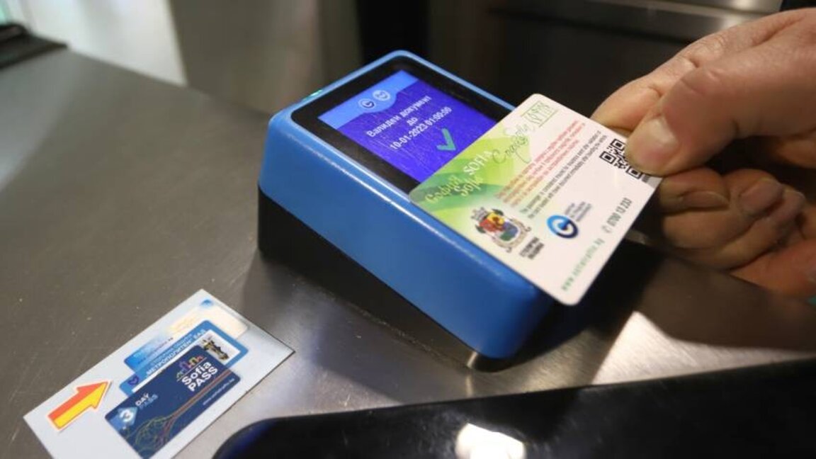 Дългосрочните карти за градския транспорт ще бъдат компенсирани за дните на протести без заявка