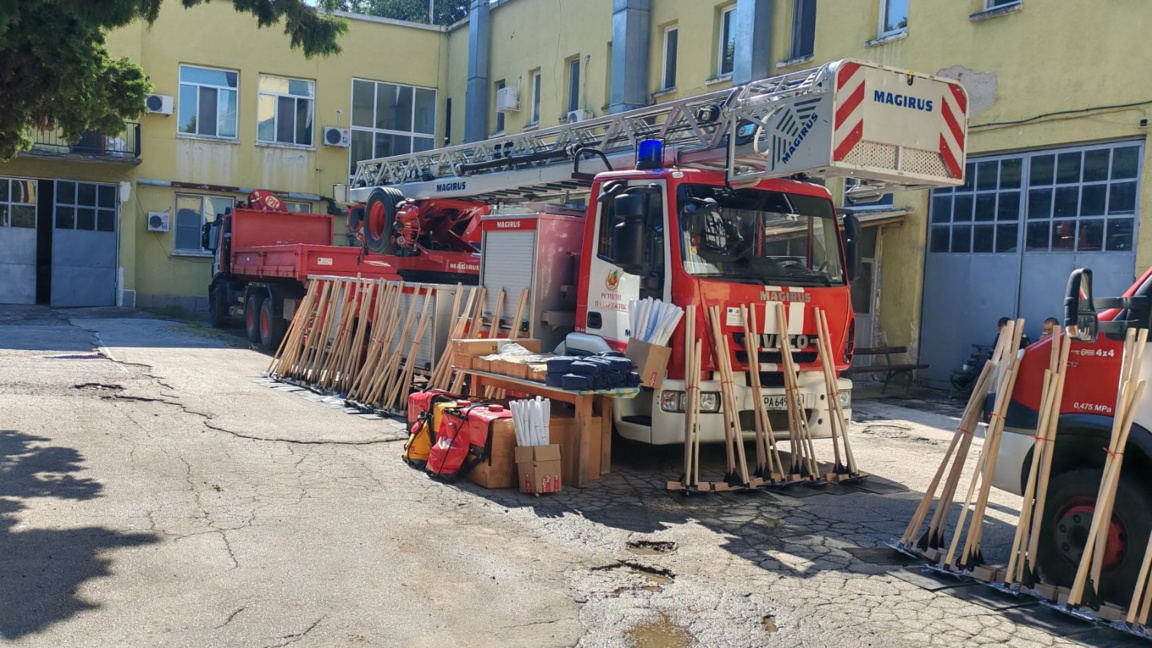 Предоставиха на доброволци в Пазарджик оборудване за гасене на пожари 