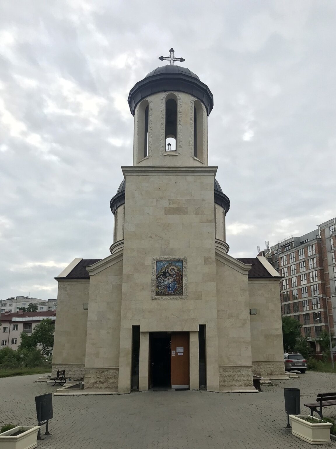 Храм "Рождество Христово" в столичния жк "Младост"