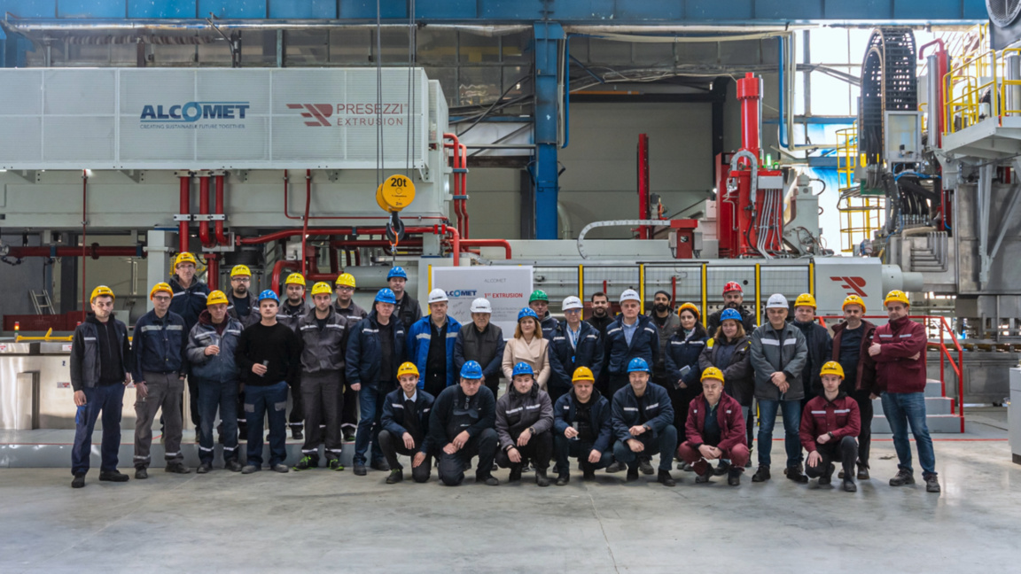 "Алкомет" реализира първа екструзия на новата 40 MN преса Presezzi