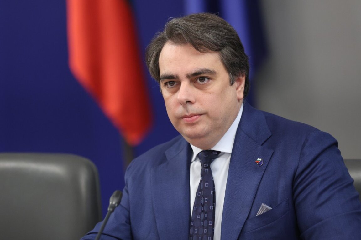 Министърът на финансите Асен Василев на заседанието на Националния съвет за тристранно сътрудничество в МС -  21 ноември 2023 г.