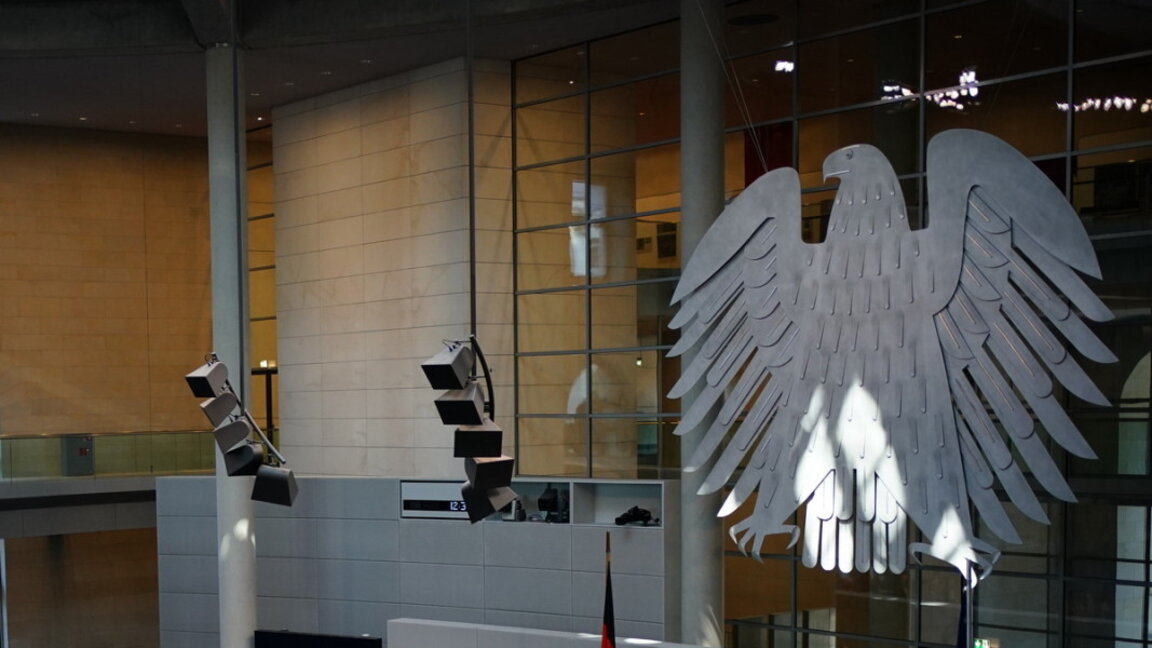 Проф. Михаел Хютер: В инфраструктурата и отбраната Германия има да наваксва 20 г.