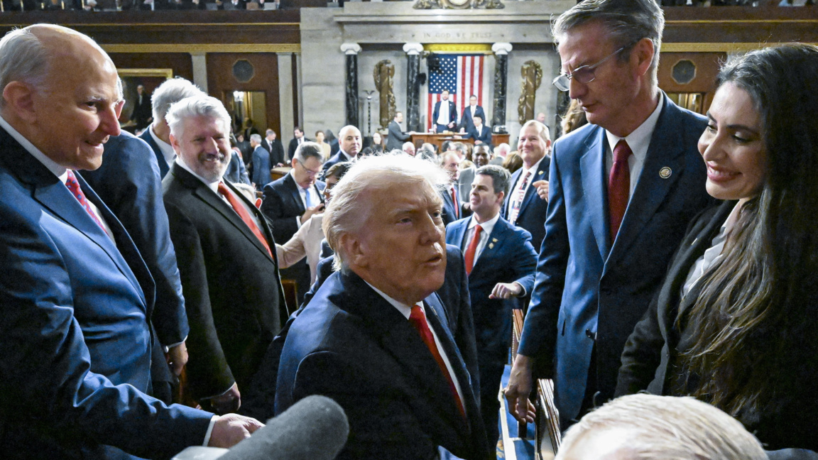 Доналд Тръмп след речта си пред двете камари на Конгреса.