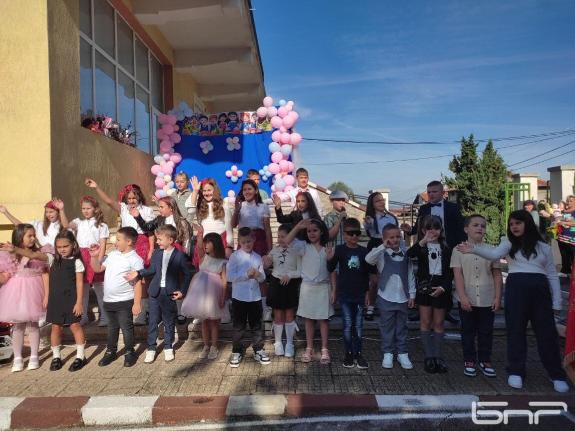 Първи учебен ден за 319 първокласници в община Дупница