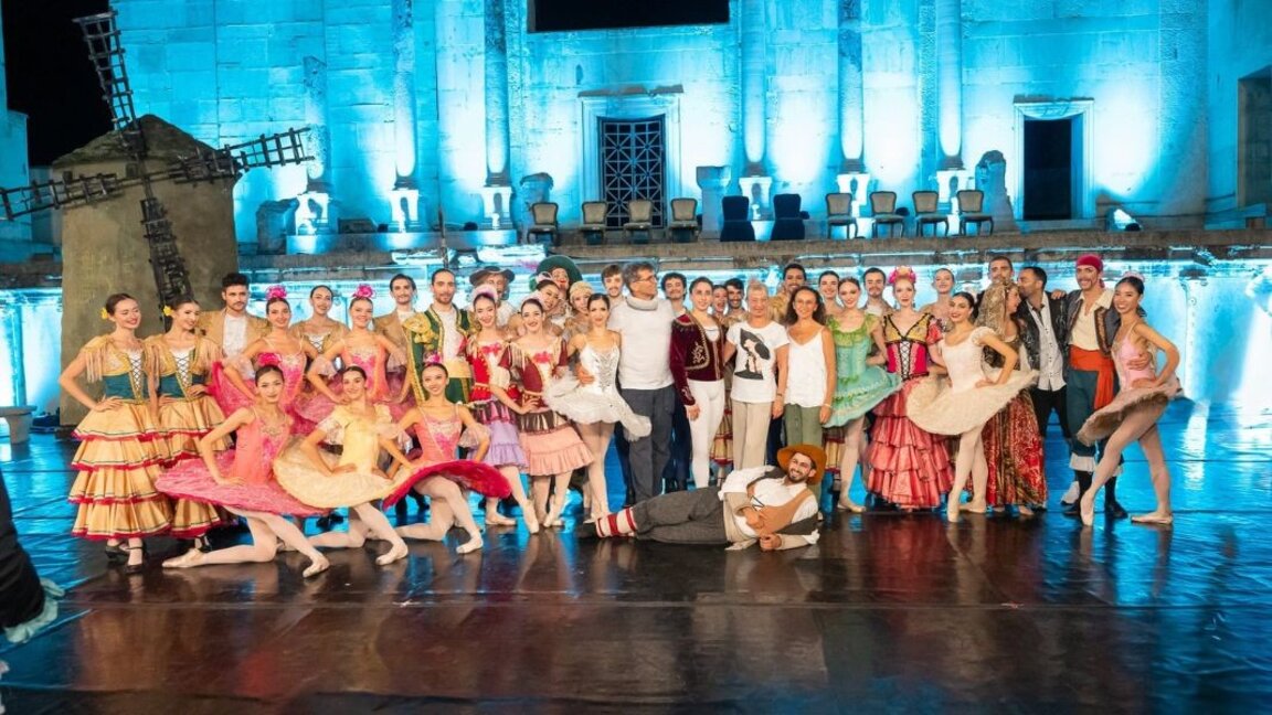 Silvija Tomova dhe trupa e saj elitare shumëkombëshe e baletit nga Stara Zagora
