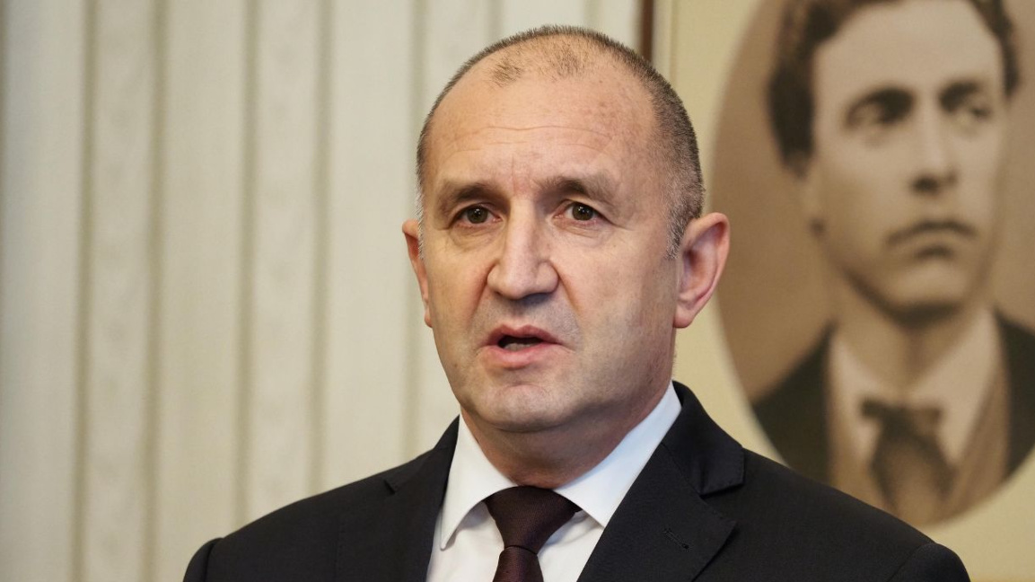 Президентът Радев връчва третия мандат на АПС