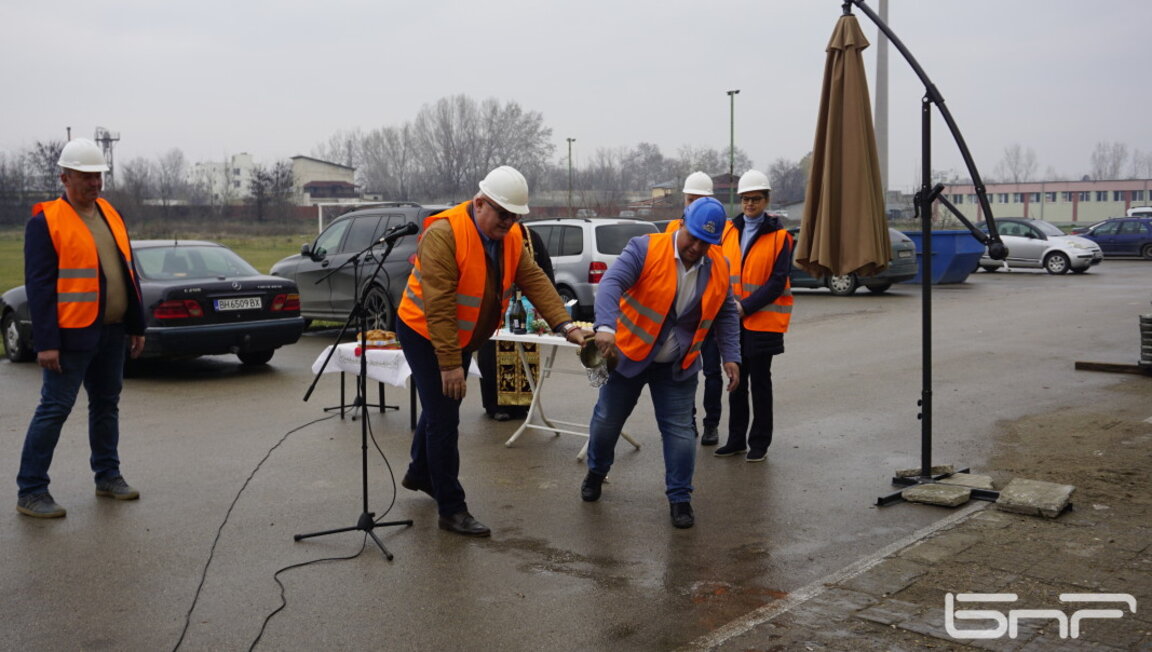 Започна ремонт на стадиона във Видин (СНИМКИ)