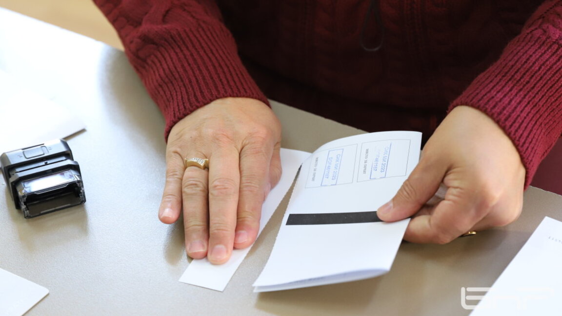 ЦИК представя образците на бюлетините за...