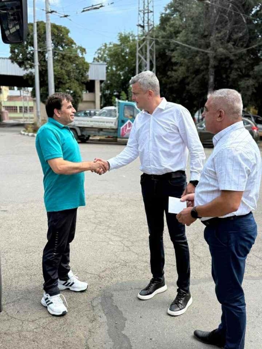 Шофьор на тролей предотврати пожар в Стара Загора
