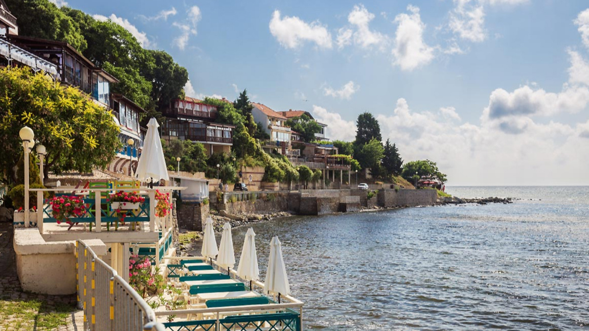 Bulgarian restaurants and hotels are the cheapest in the EU