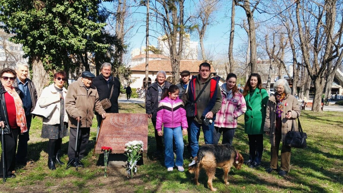 82 години спасение