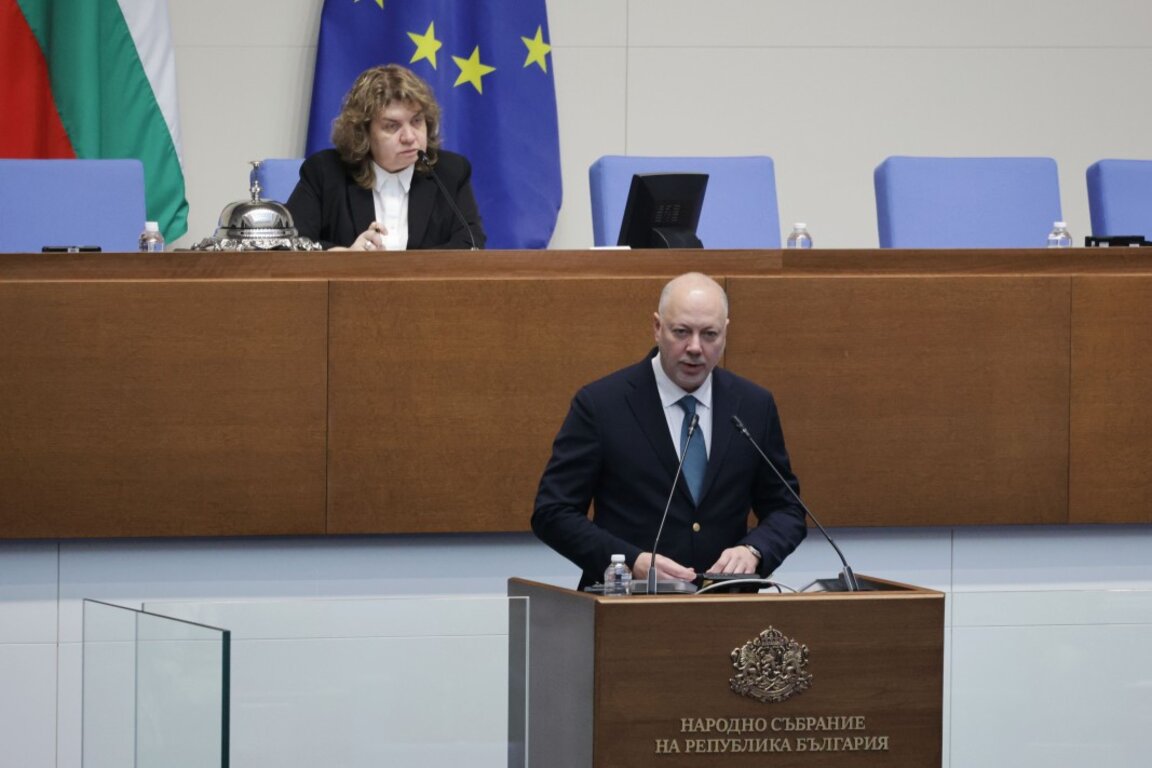 El primer ministro pide aumentar los ingresos y combatir la economía sumergida