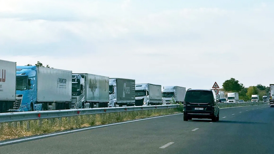 Heavy truck traffic towards Türkiye