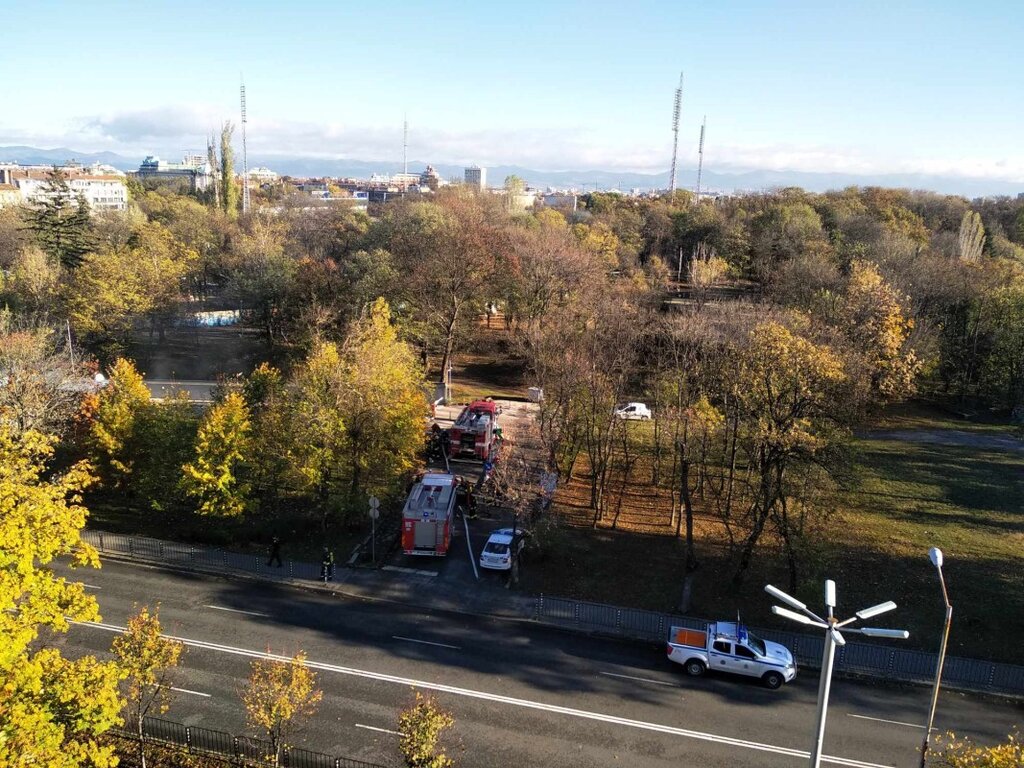 Автомобил се е запалил в буферния паркинг на метростанция "Стадион Васил Левски"