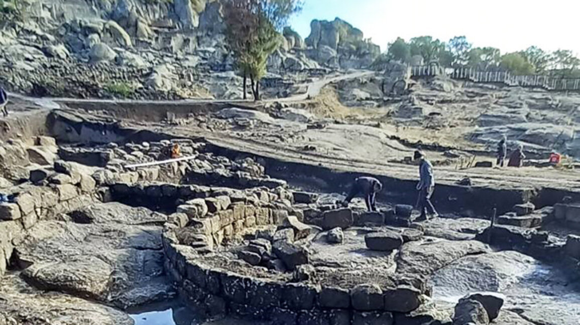 Nikolaj Owtscharow stellt einen riesigen Rundtempel vor – die neueste Entdeckung in Perperikon