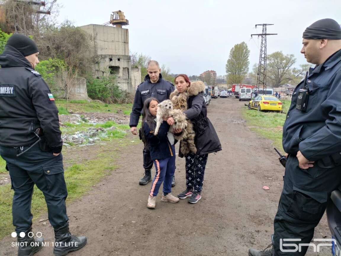 Поне 7 незаконни постройки са разрушени в "Захарна фабрика"