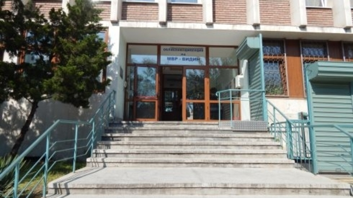 Паспортната служба работи извънредно в изборния ден