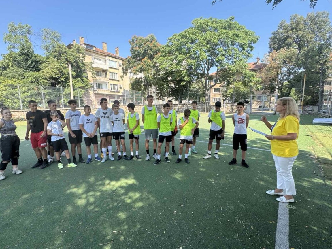 Деца играха футбол в кампанията „Хайп за доброто“