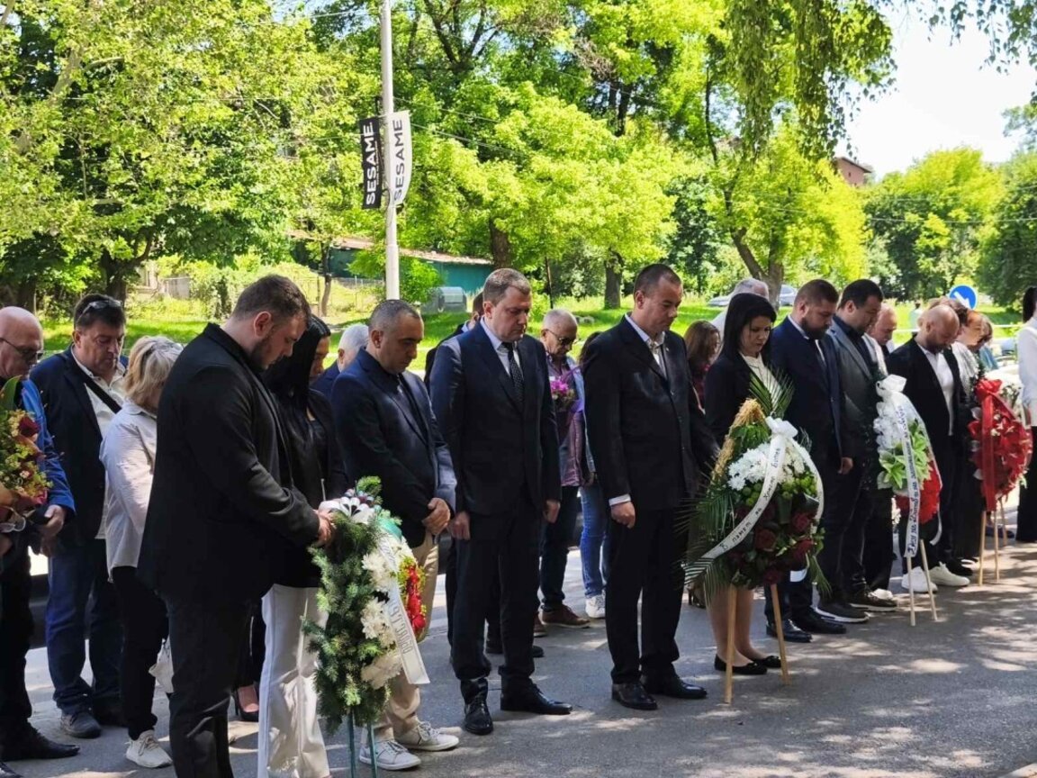Перник се поклони пред подвига на Христо Ботев