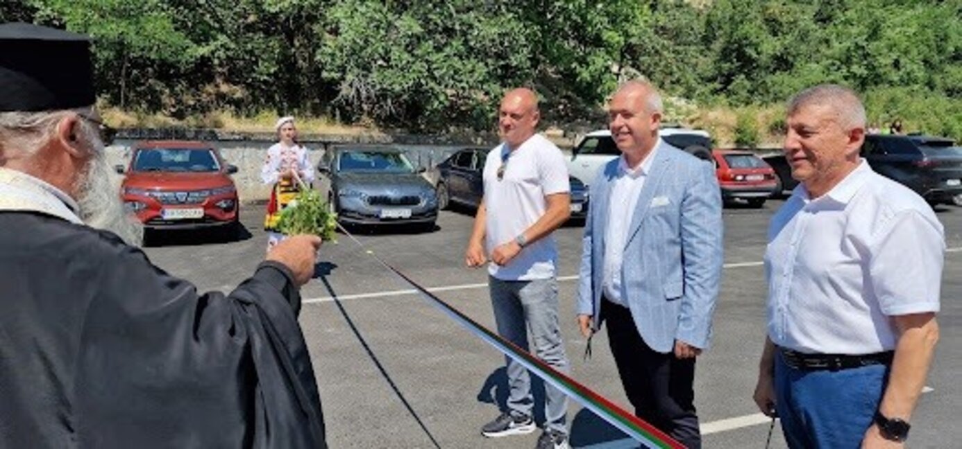 Откриха ремонтирания път Пещера - Свети Константин