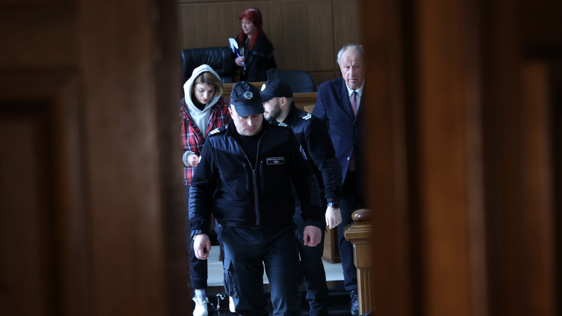 Съдът остави в ареста жената, намушкала с нож четирима души в София