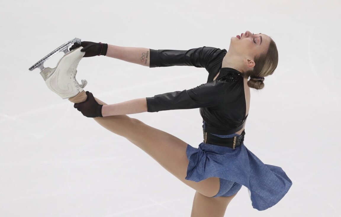 Александра Фейгин тества олимпийския лед в Милано