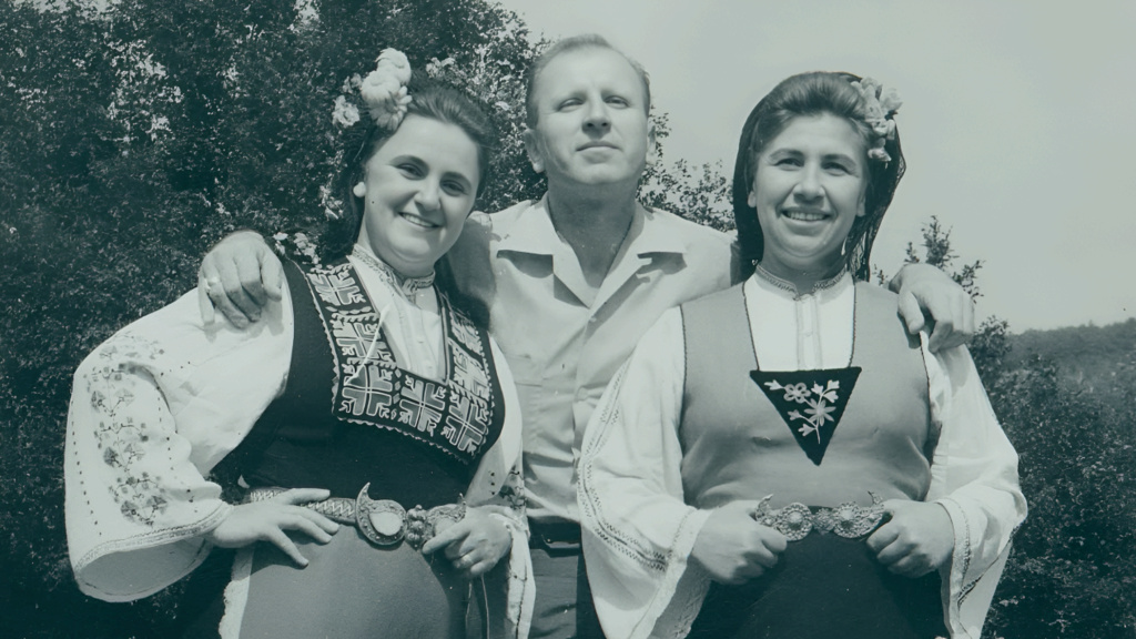 Народна певачица Натка Караџова, хармоникаш Иван Кирев и Јанка Танева, 1971. г.