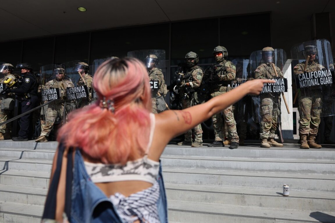 Служители на Националната гвардия в Лос Анджелис, 9 юни 2025 г.