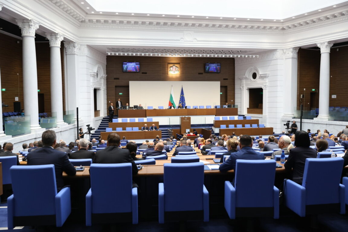 Рая Назарян и Силви Кирилов отново на балотаж за председателския пост в 51-вото НС