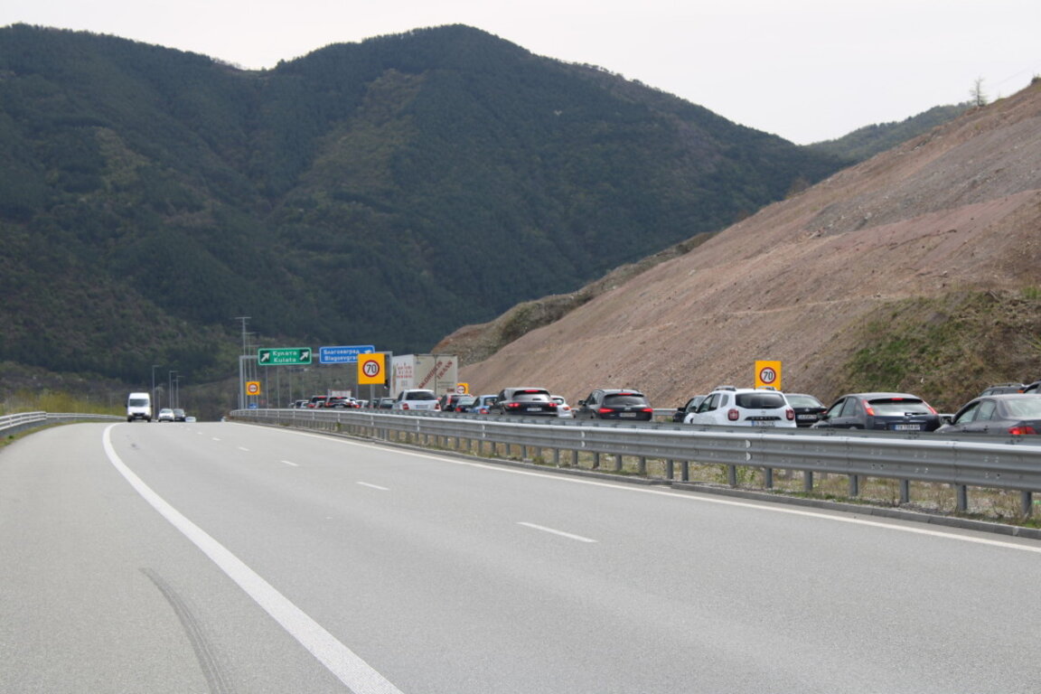 Чужденците в Гърция ще плащат глобите преди излизане