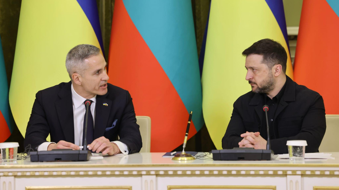 Андрей Гюров и Володимир Зеленски при подписването на документа в Киев - 30 март 2026 г.